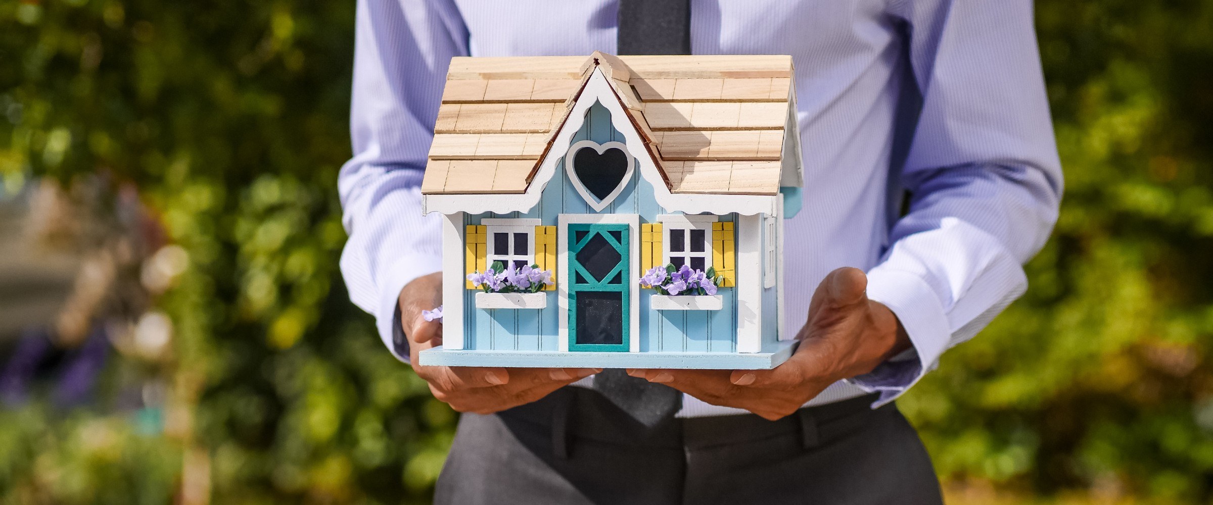 top realtor holding home