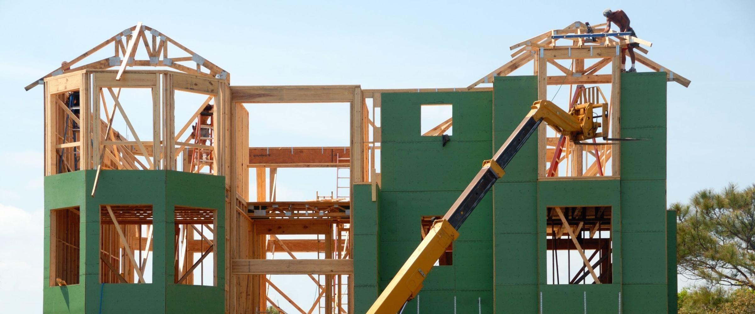 is it cheaper to construct or buy a house?